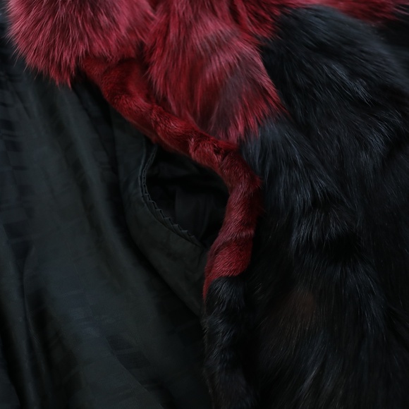 RED AND BLACK FOX FUR COAT - Picture 4 of 7
